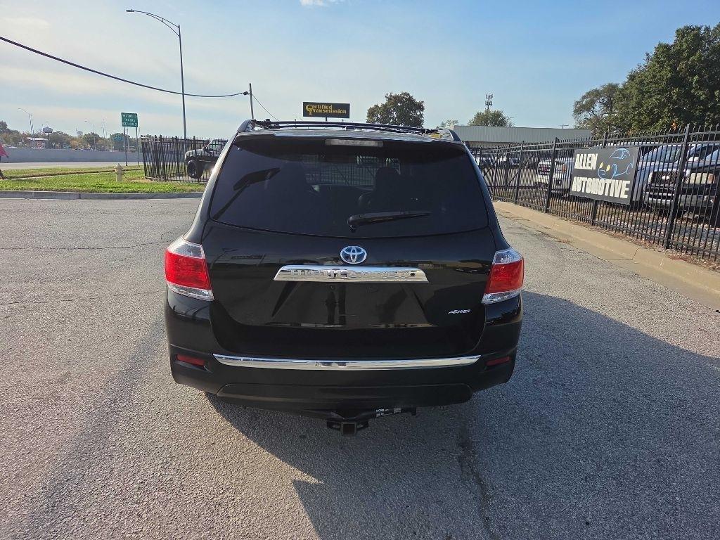 Toyota Highlander Base 4WD 2011