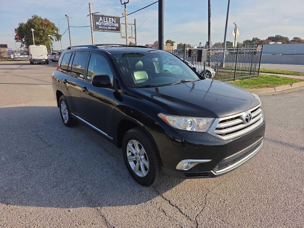 Toyota Highlander Base 4WD 2011