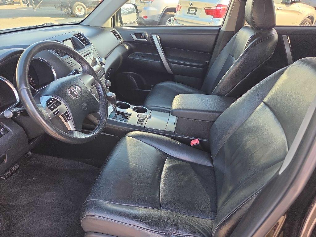 Toyota Highlander Base 4WD 2011