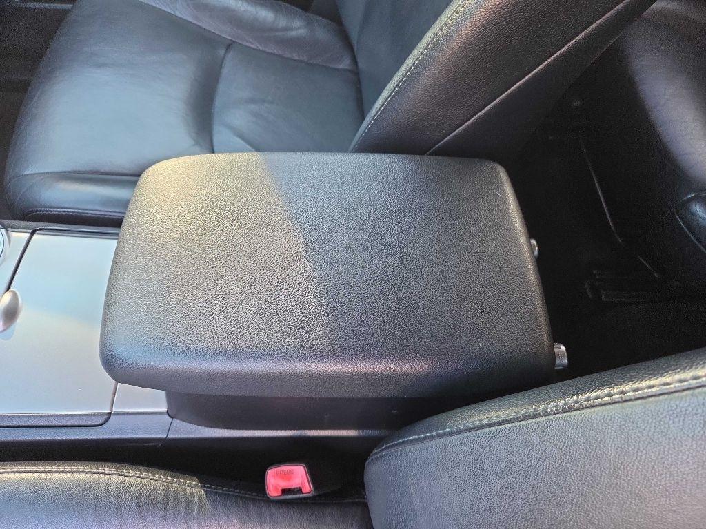 Toyota Highlander Base 4WD 2011