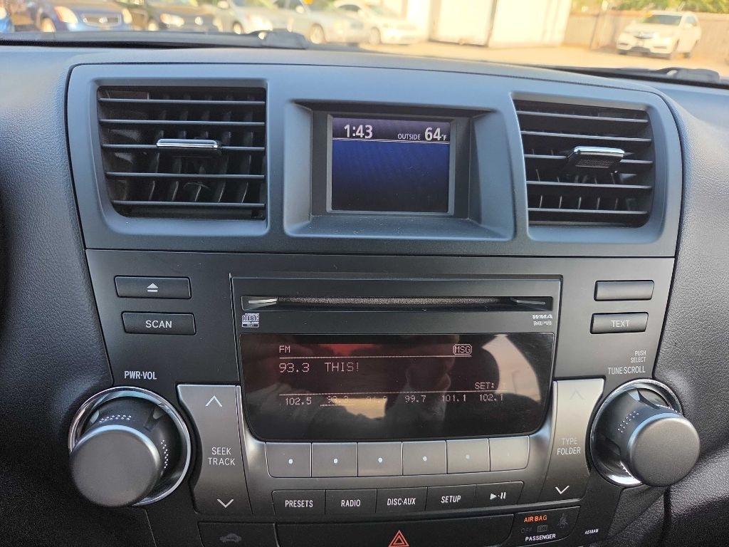 Toyota Highlander Base 4WD 2011