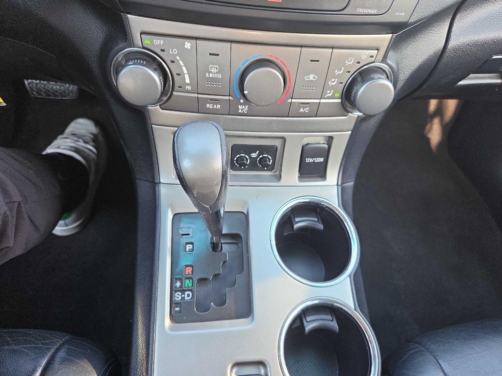 Toyota Highlander Base 4WD 2011