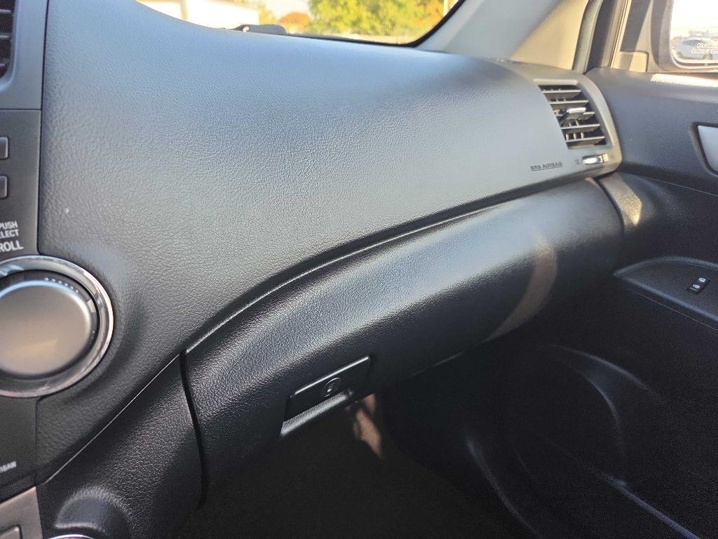 Toyota Highlander Base 4WD 2011