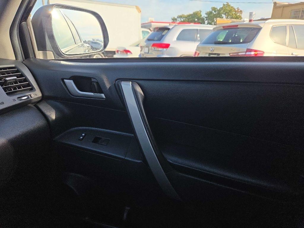 Toyota Highlander Base 4WD 2011