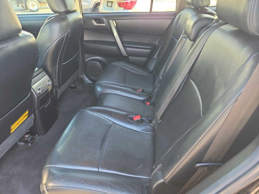 Toyota Highlander Base 4WD 2011