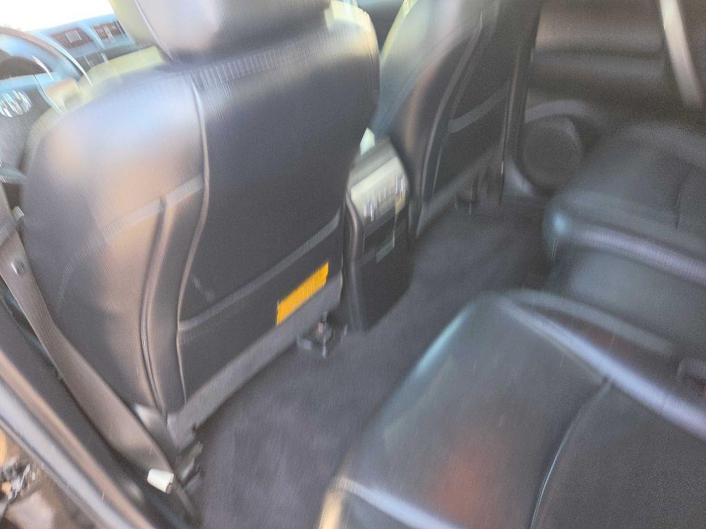 Toyota Highlander Base 4WD 2011