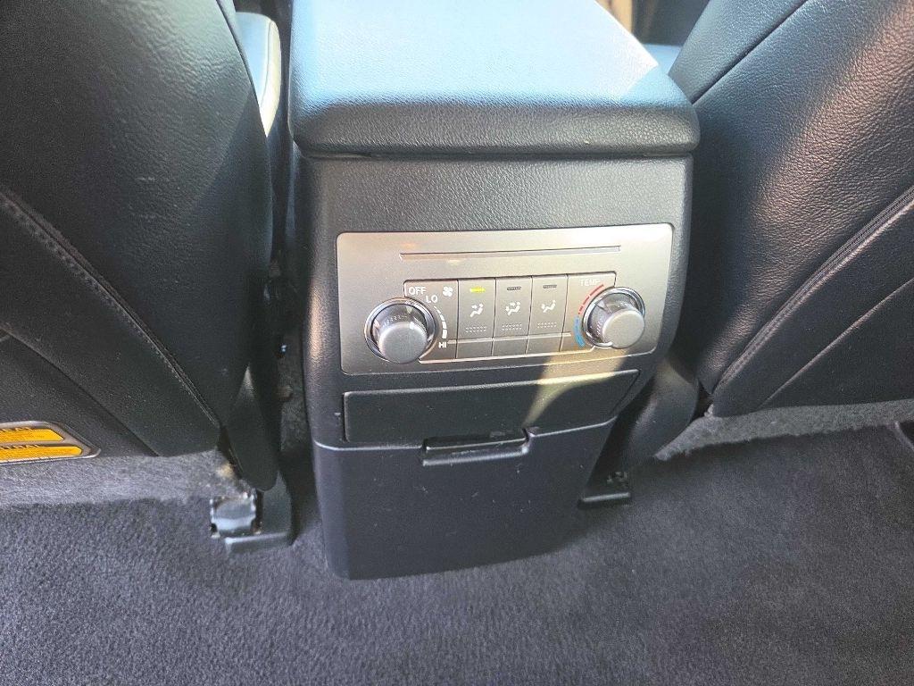 Toyota Highlander Base 4WD 2011