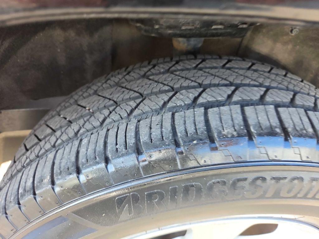 Toyota Highlander Base 4WD 2011
