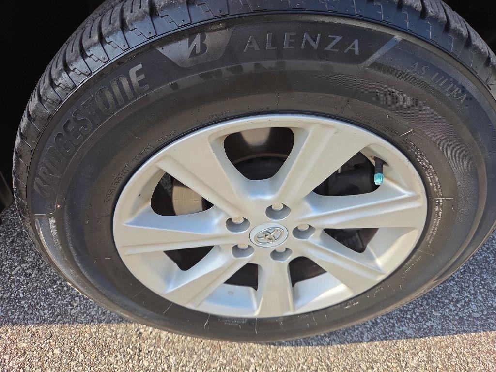 Toyota Highlander Base 4WD 2011