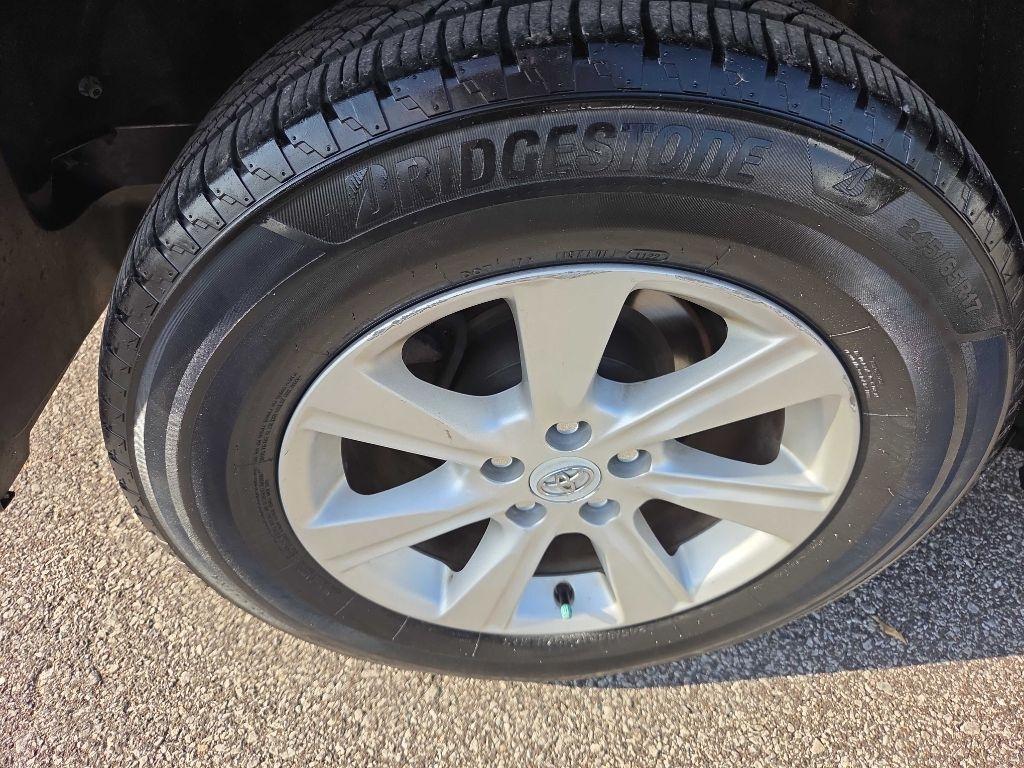 Toyota Highlander Base 4WD 2011
