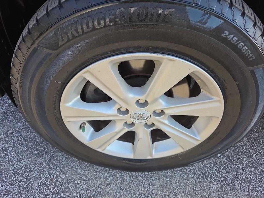 Toyota Highlander Base 4WD 2011