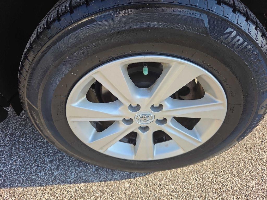 Toyota Highlander Base 4WD 2011