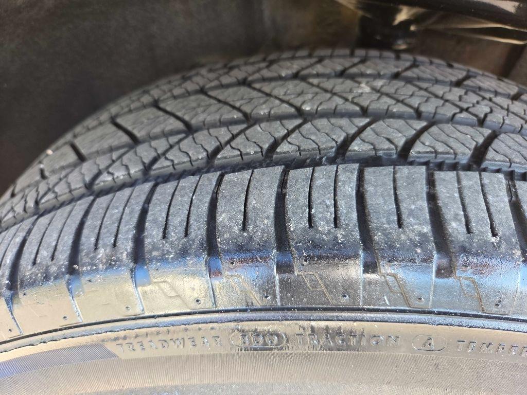 Toyota Highlander Base 4WD 2011