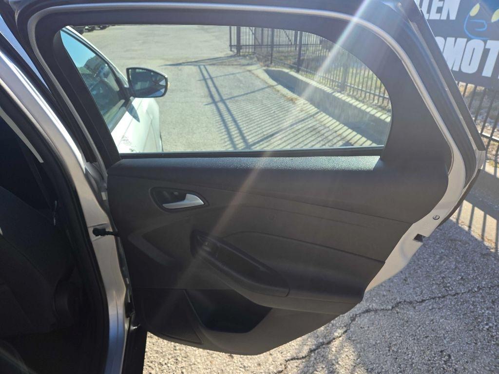 Ford Focus SE Sedan 2014