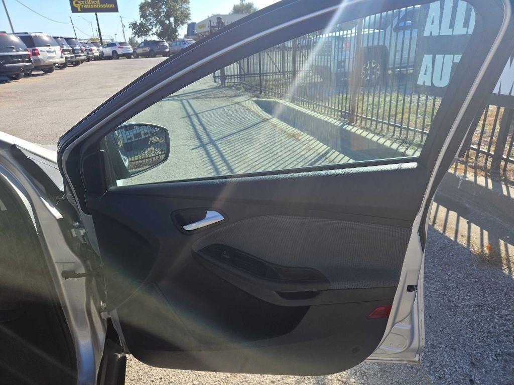 Ford Focus SE Sedan 2014