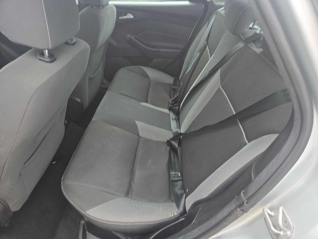 Ford Focus SE Sedan 2014