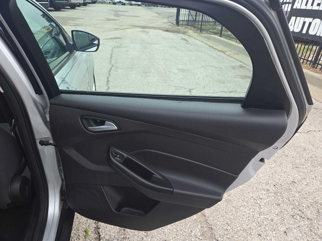 Ford Focus SE Sedan 2014