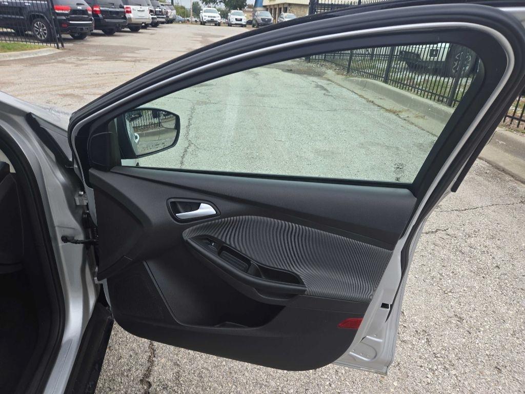 Ford Focus SE Sedan 2014