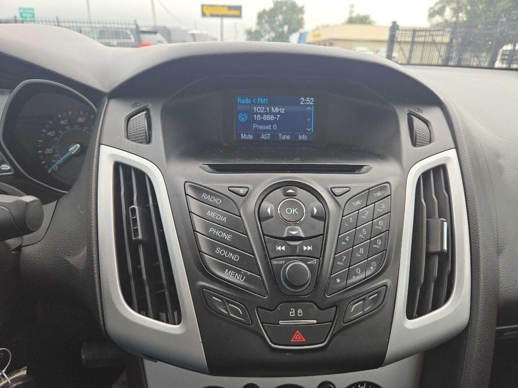 Ford Focus SE Sedan 2014