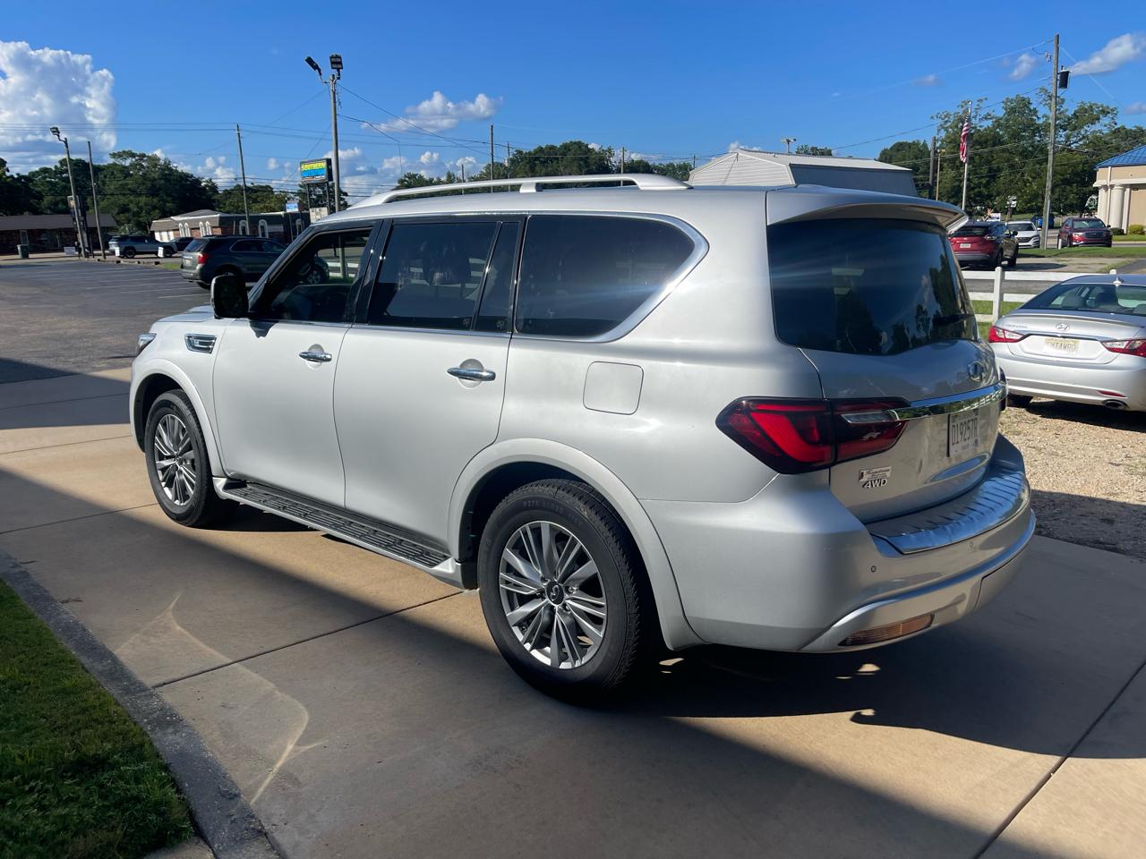 Infiniti QX80 LUXE 4WD 2021
