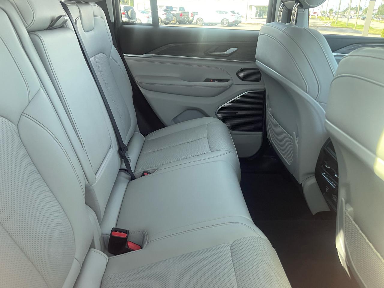 Jeep Grand Cherokee Overland 4WD 2022