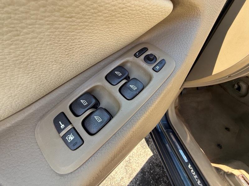 Volvo XC90 AWD 4dr I6 w/Snrf/3rd Row 2007