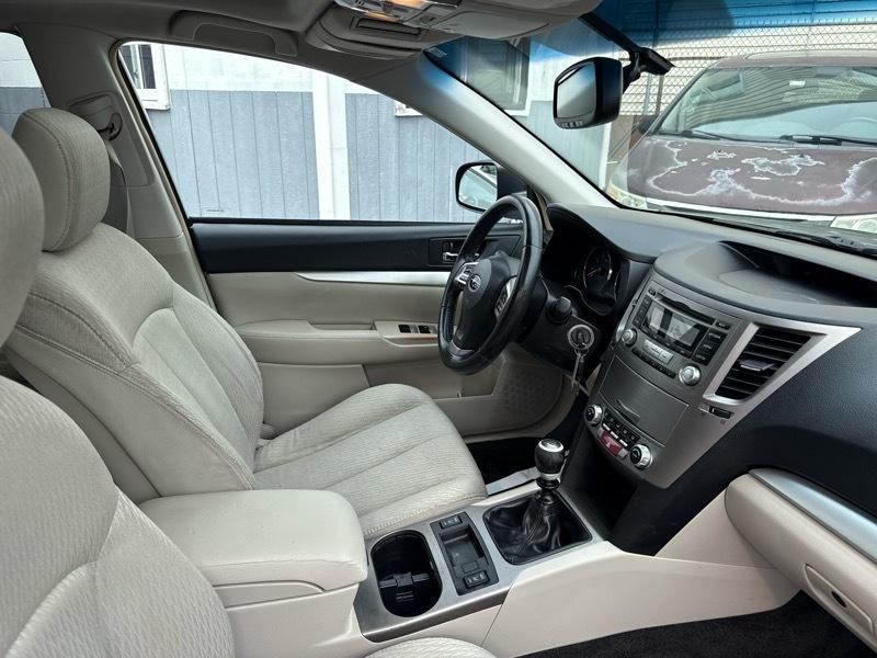 Subaru Outback 4dr Wgn H4 Man 2.5i Premium 2012