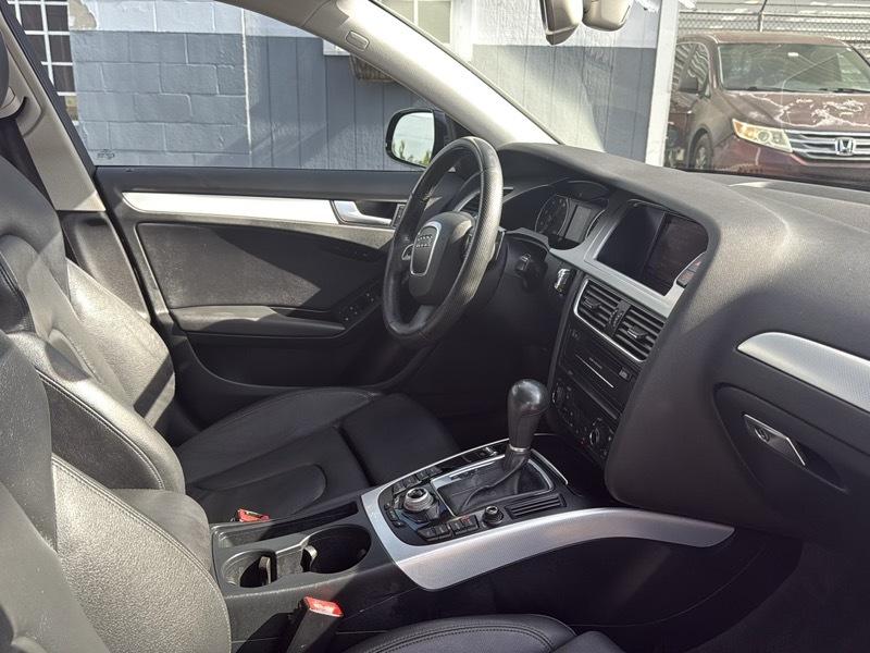 Audi A4 4dr Sdn Auto quattro 2.0T Premium Plus 2012