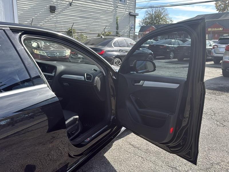 Audi A4 4dr Sdn Auto quattro 2.0T Premium Plus 2012