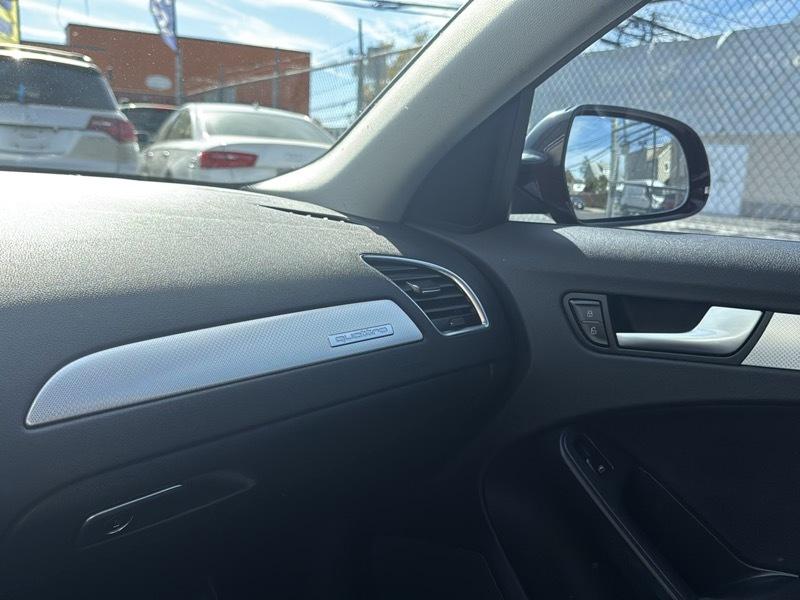 Audi A4 4dr Sdn Auto quattro 2.0T Premium Plus 2012