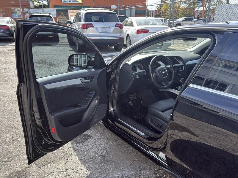 Audi A4 4dr Sdn Auto quattro 2.0T Premium Plus 2012