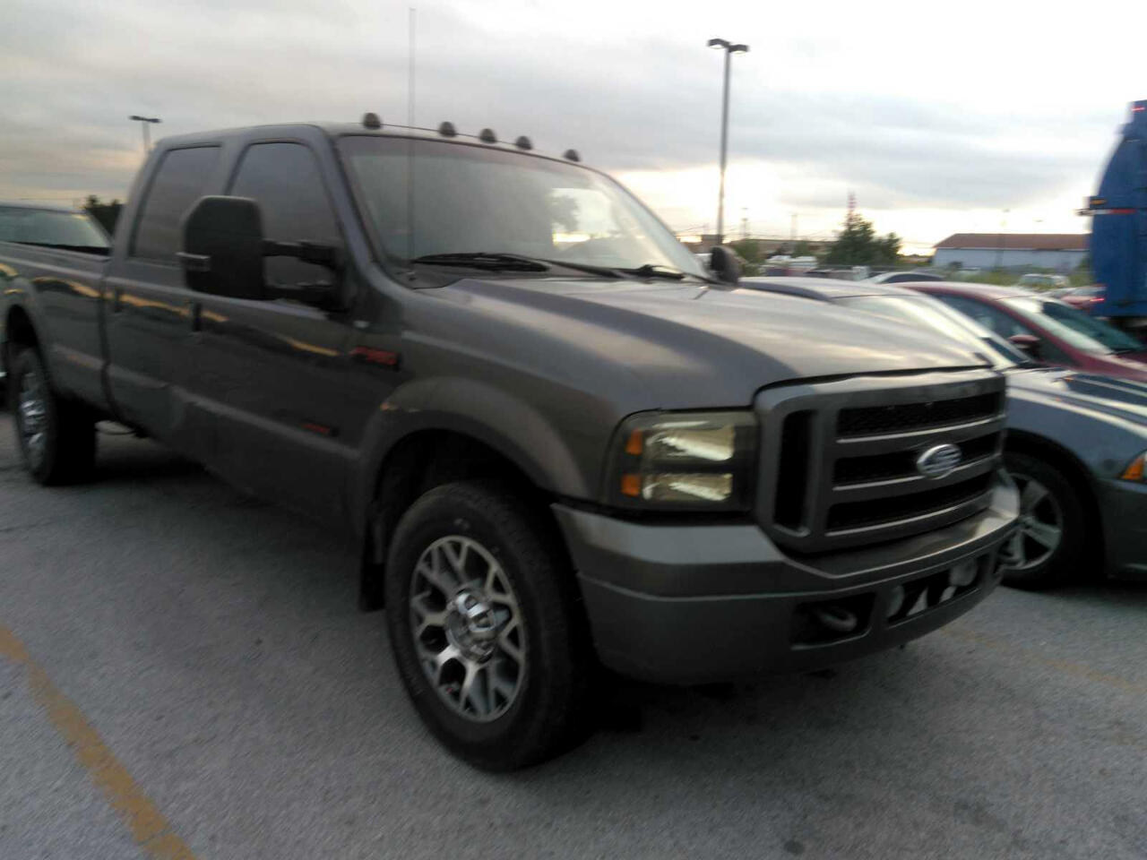 Ford F-350 SD Lariat Crew Cab 4WD 2005 Ford F-350 SD Lariat Crew Cab 4WD 2005