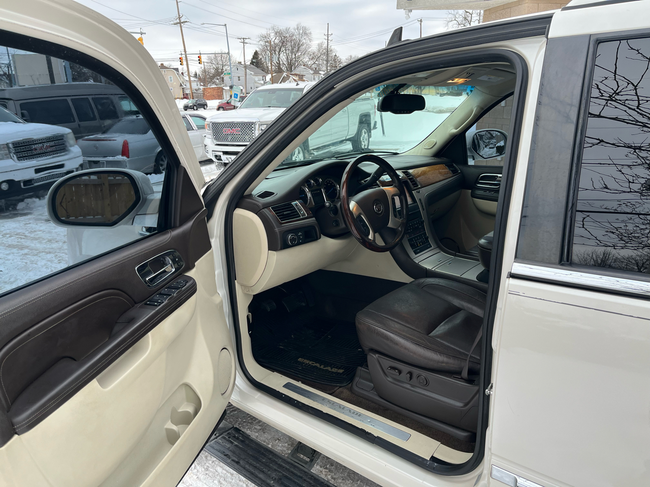 Cadillac Escalade 2WD Platinum 2013