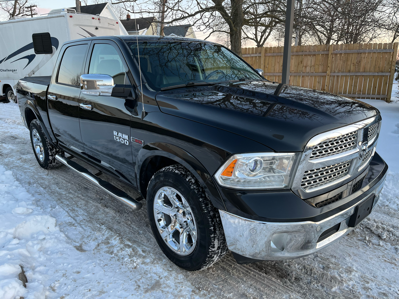 RAM 1500 Laramie Crew Cab SWB 4WD 2015