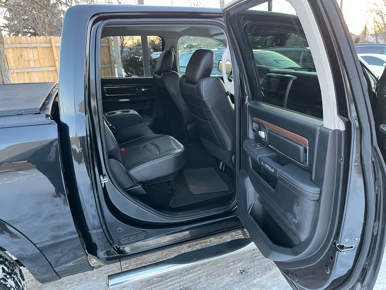 RAM 1500 Laramie Crew Cab SWB 4WD 2015