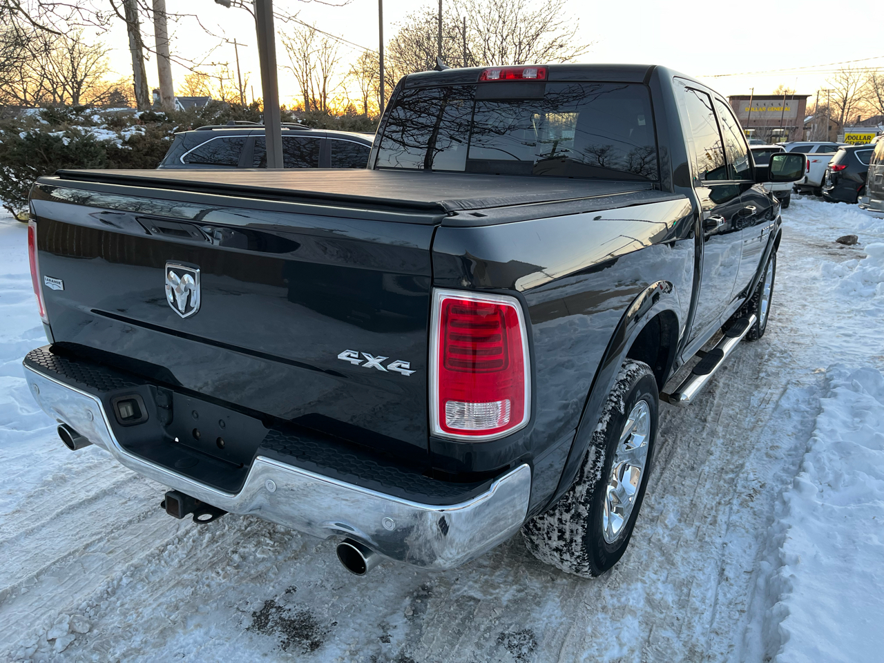 RAM 1500 Laramie Crew Cab SWB 4WD 2015