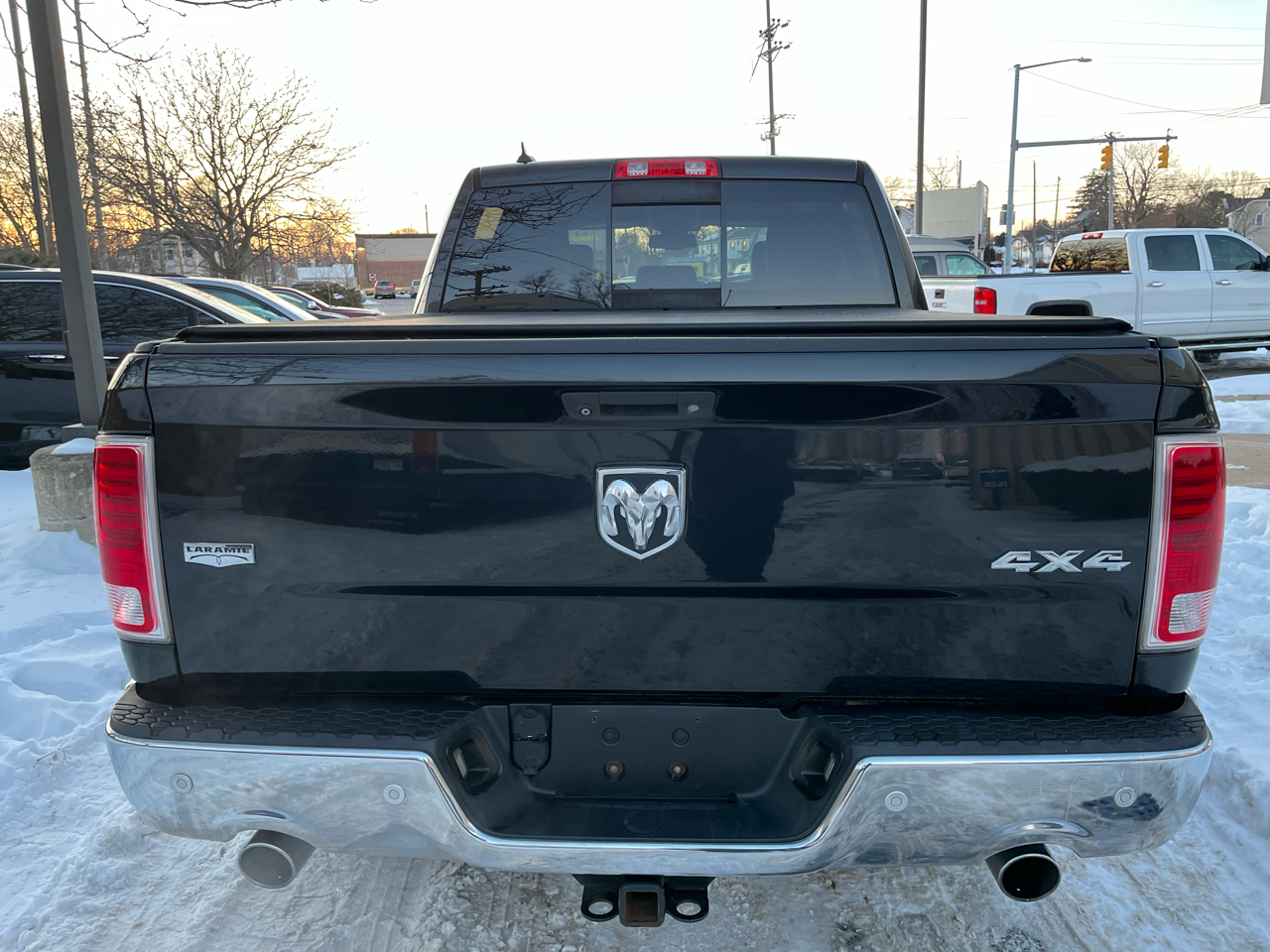 RAM 1500 Laramie Crew Cab SWB 4WD 2015