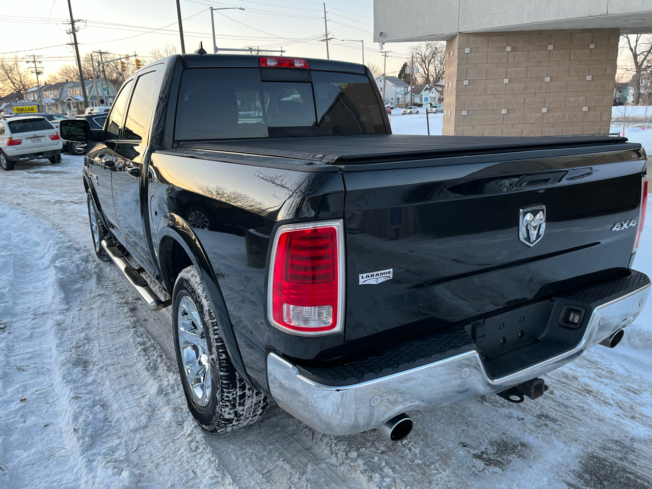 RAM 1500 Laramie Crew Cab SWB 4WD 2015