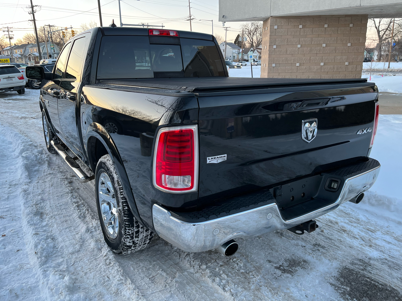 RAM 1500 Laramie Crew Cab SWB 4WD 2015