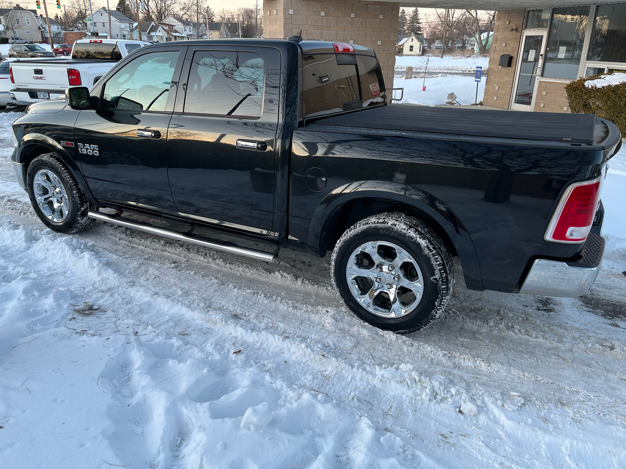 RAM 1500 Laramie Crew Cab SWB 4WD 2015