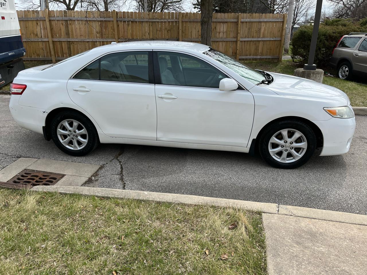 Toyota Camry Base 6-Spd AT 2011