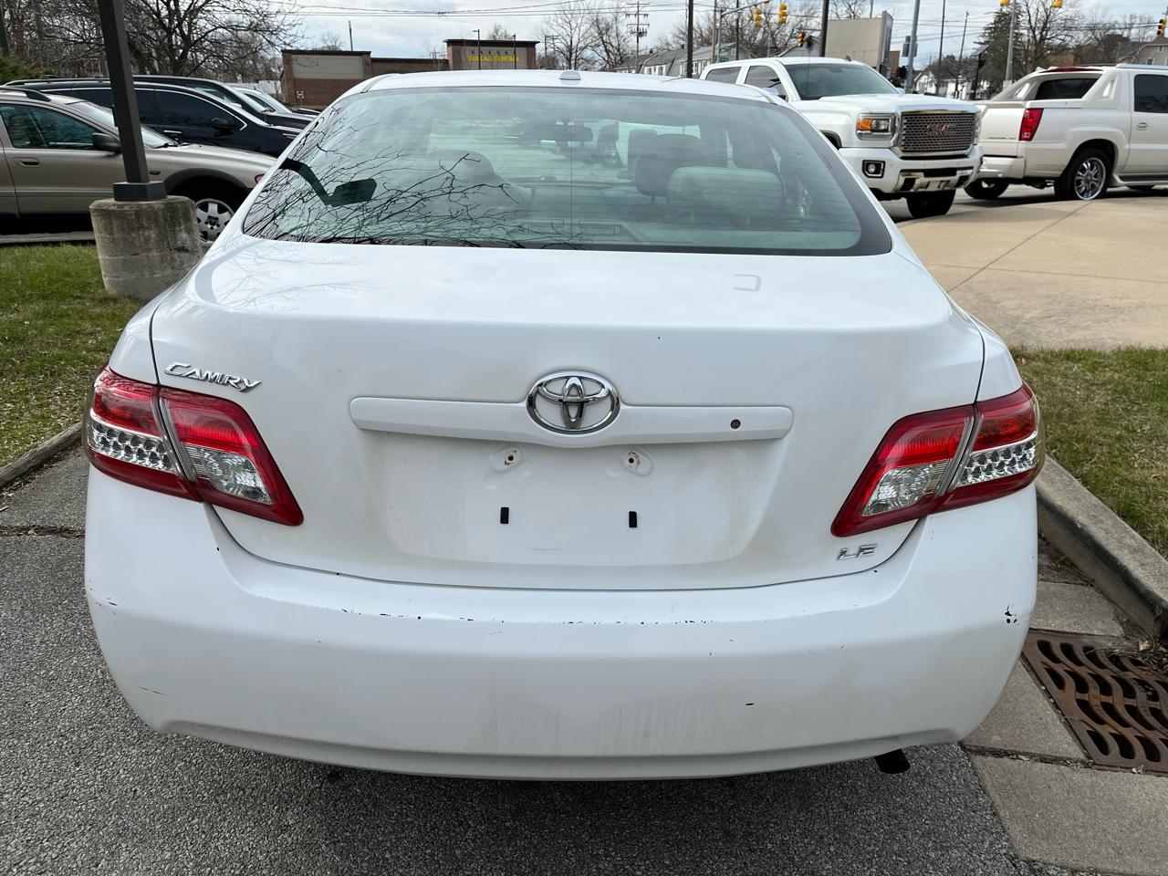 Toyota Camry Base 6-Spd AT 2011