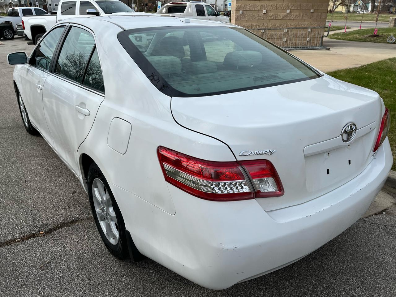 Toyota Camry Base 6-Spd AT 2011