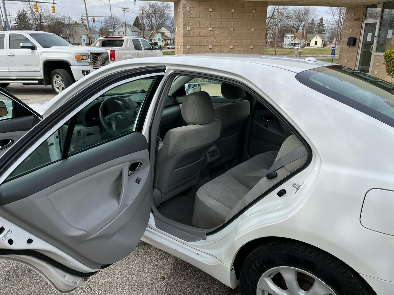 Toyota Camry Base 6-Spd AT 2011