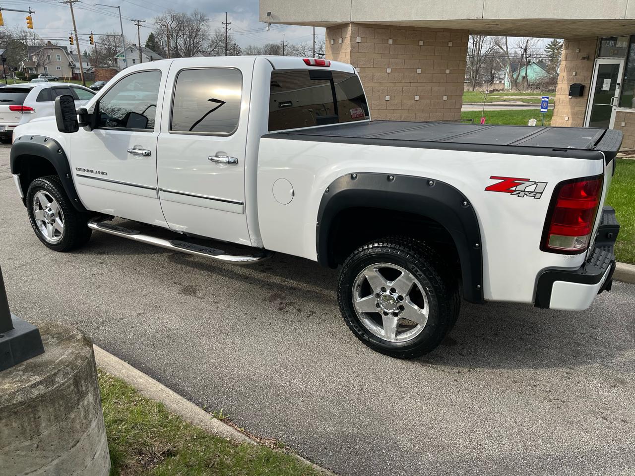 GMC Sierra 2500HD Denali Crew Cab 4WD 2011