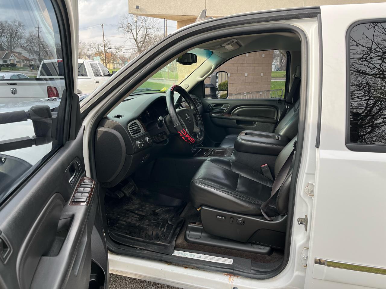 GMC Sierra 2500HD Denali Crew Cab 4WD 2011