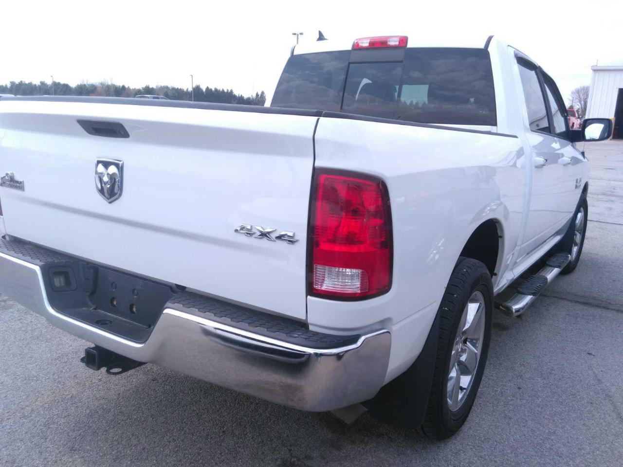RAM 1500 SLT Crew Cab SWB 4WD 2015