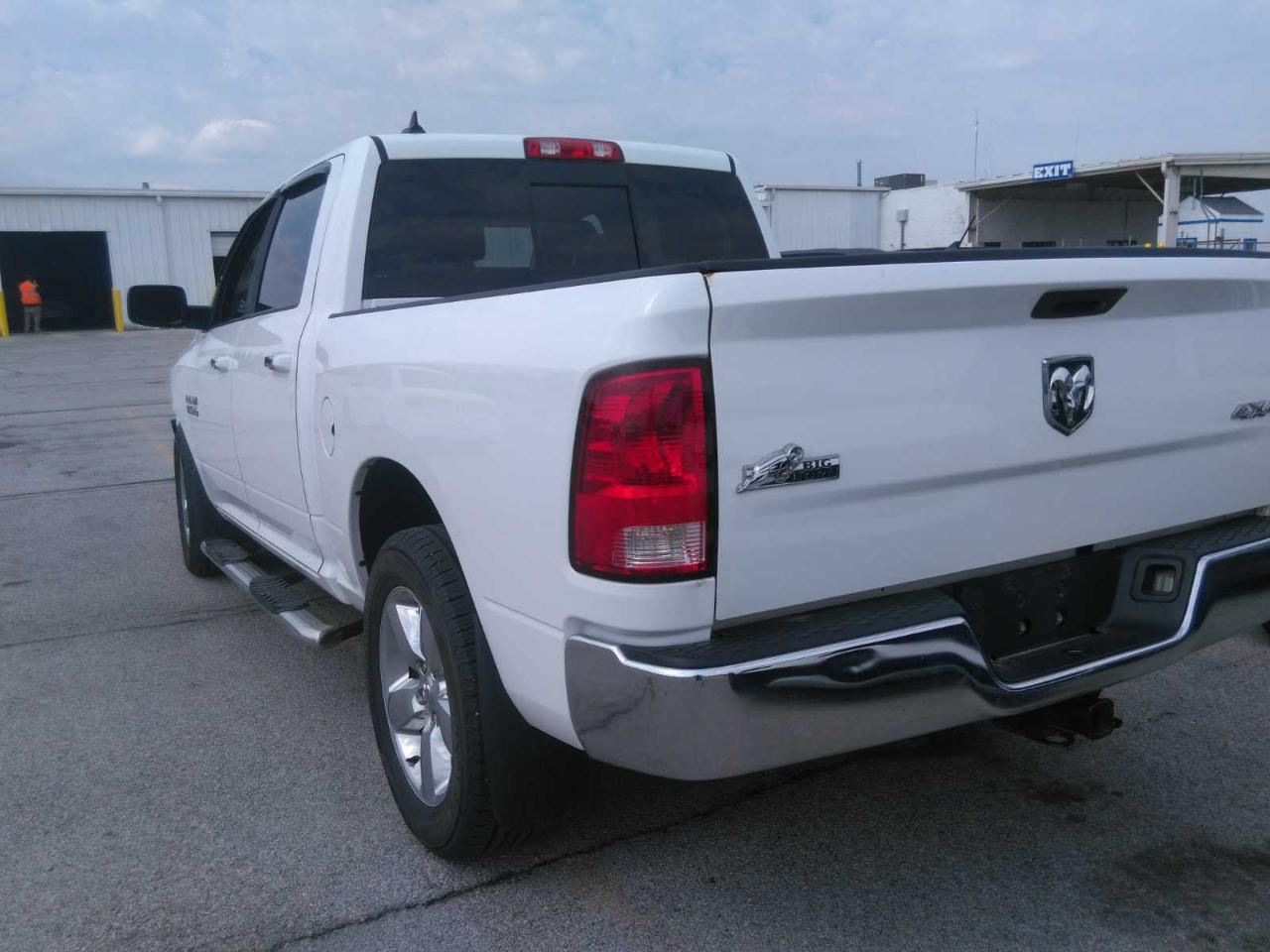 RAM 1500 SLT Crew Cab SWB 4WD 2015