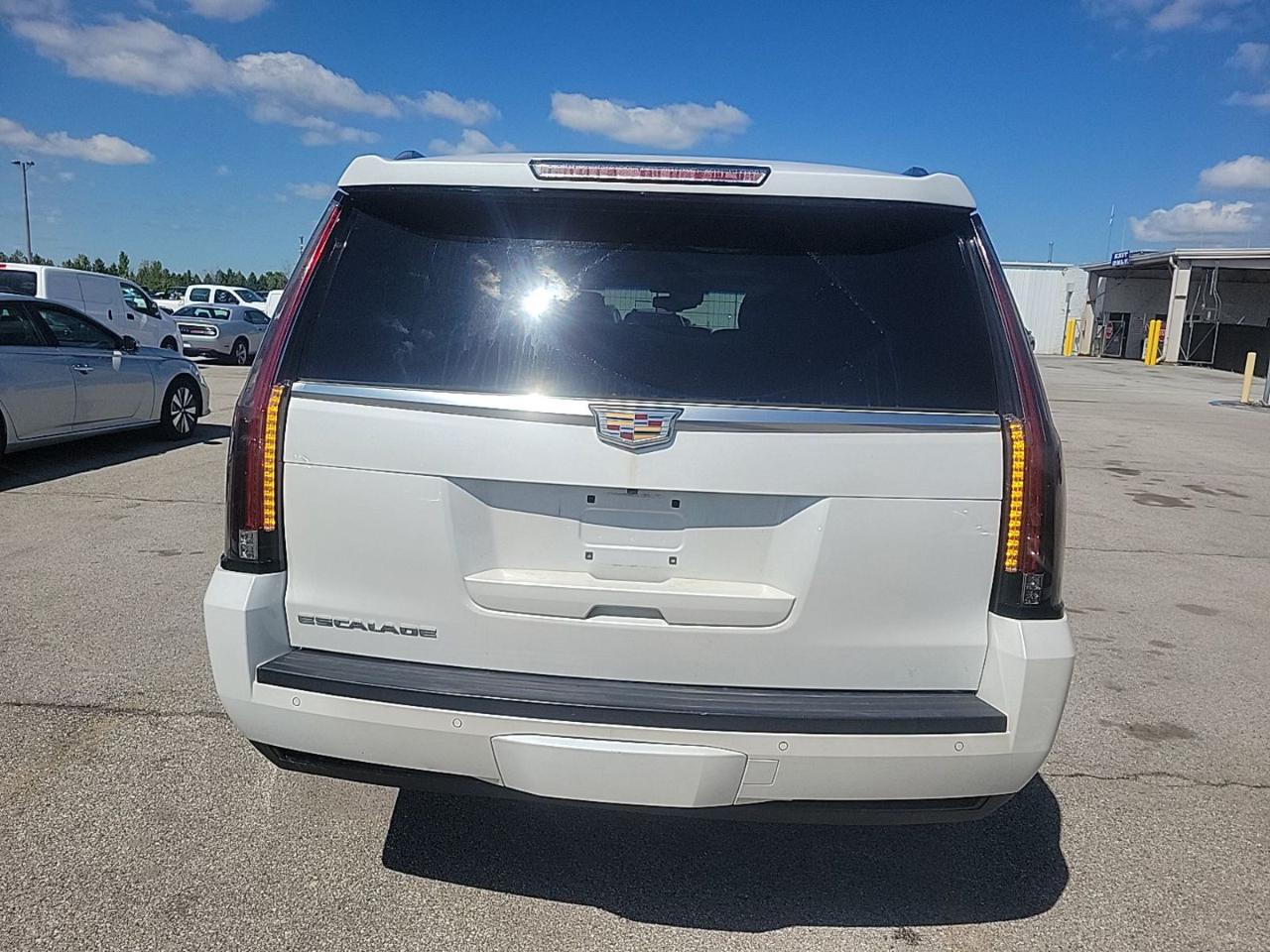Cadillac Escalade ESV Premium 4WD 2016