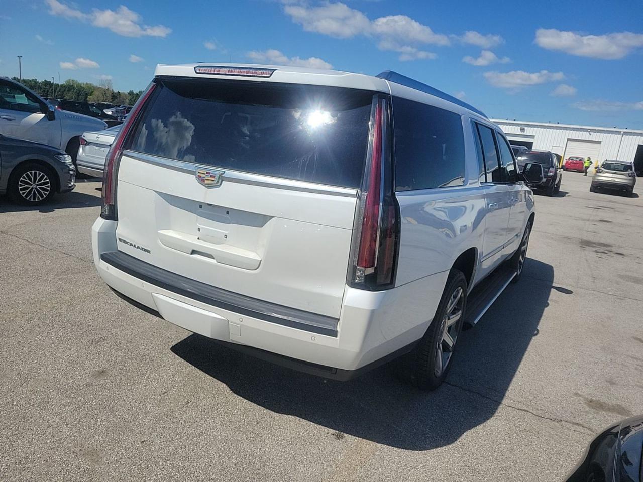 Cadillac Escalade ESV Premium 4WD 2016